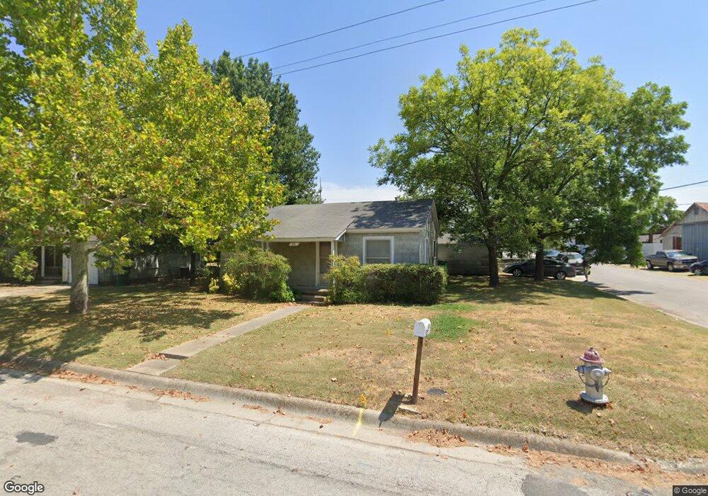 614 Berend St, Gainesville, TX 76240 - photo 1