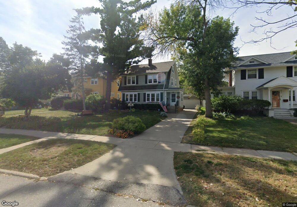 2321 Meadowbrook Dr SE, Cedar Rapids, IA 52403 - photo 1