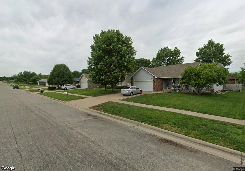 3924 SW 40th St, Topeka, KS 66610 - photo 1