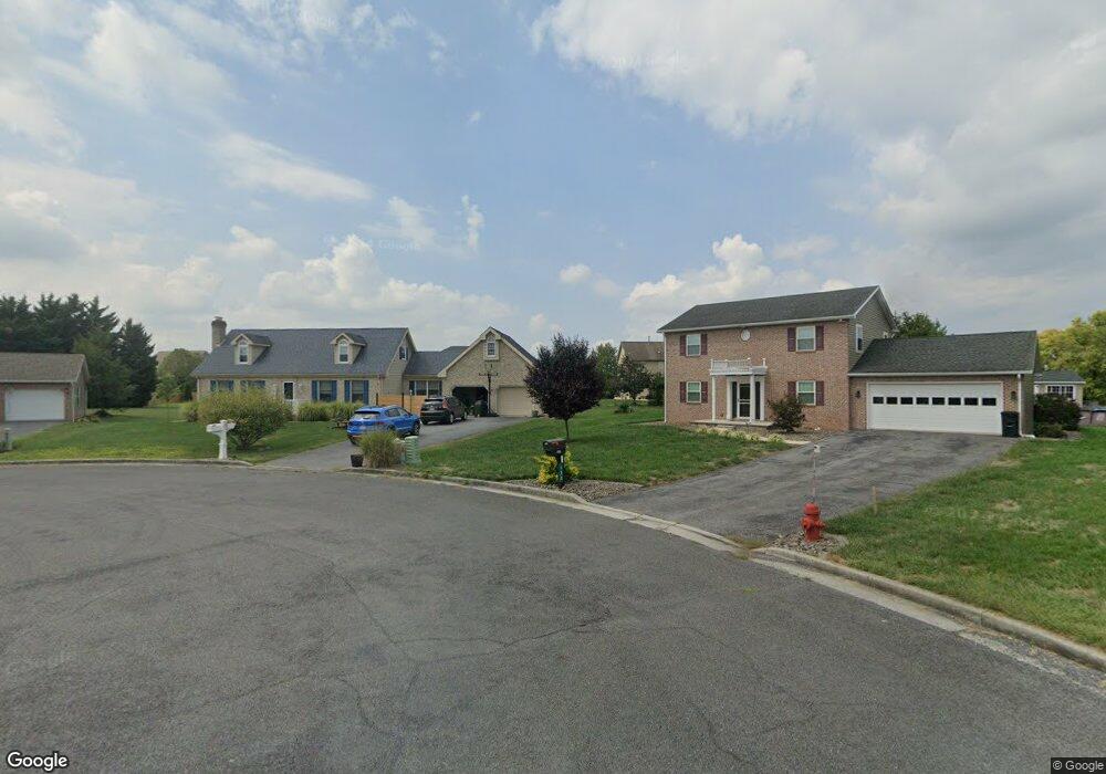 550 Hilltop Cir, Greencastle, PA 17225 - photo 1