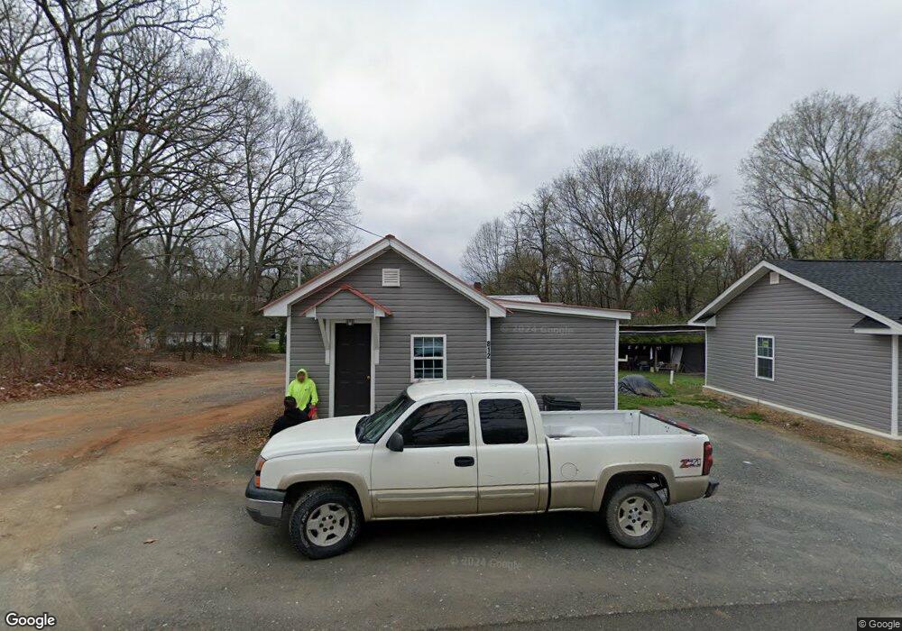 1215 N 6th Ave, Siler City, NC 27344 - photo 1