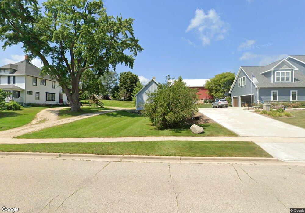 641 Prospect Dr, Kewaskum, WI 53040 - photo 1