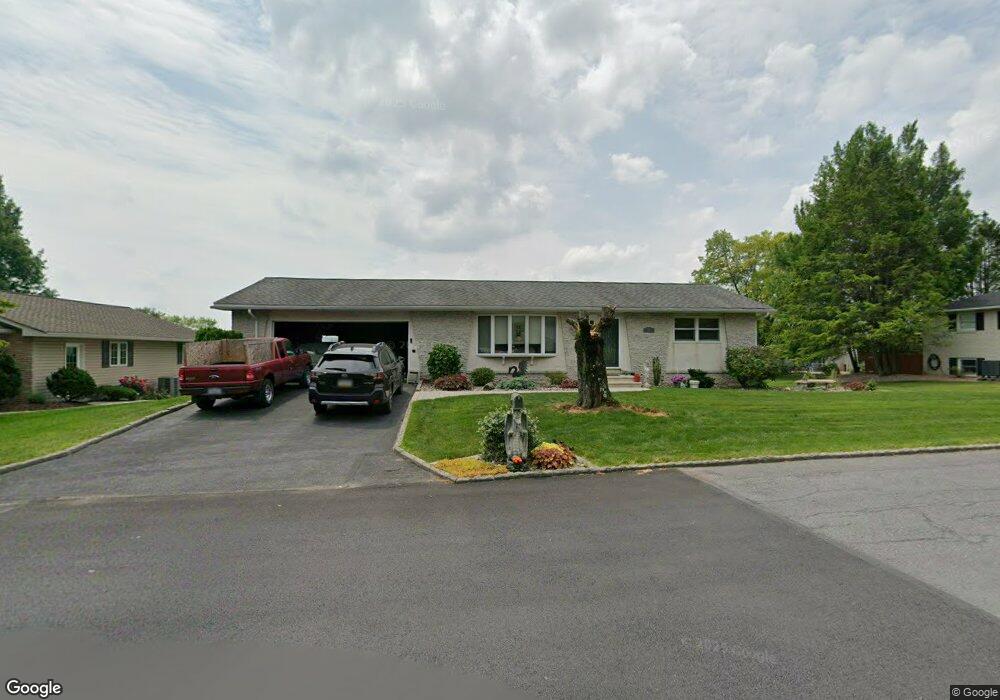 1271 Oakhurst Dr, Slatington, PA 18080 - photo 1