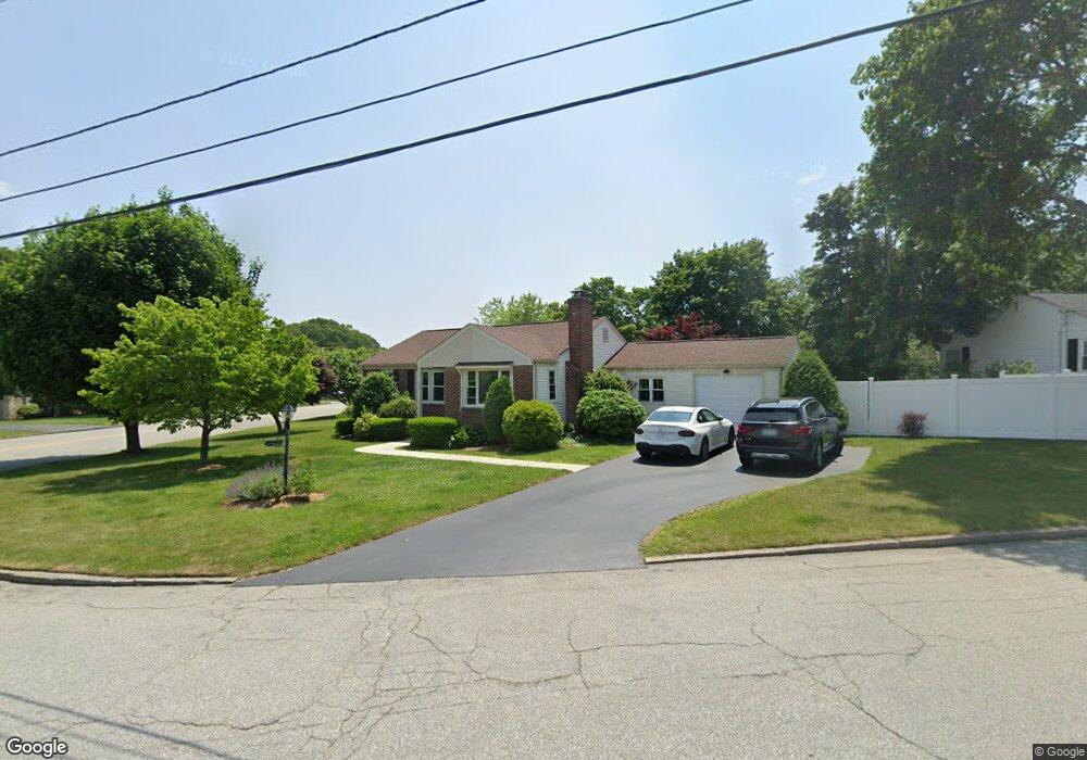 135 Lawnacre Dr, Cranston, RI 02920 - photo 1