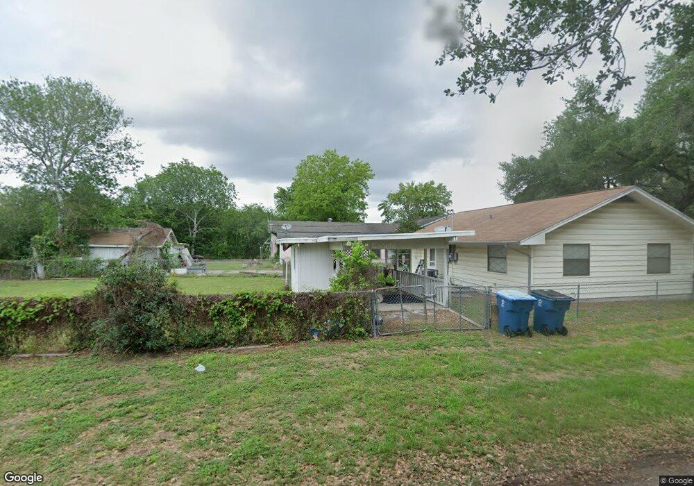 1801 N Washington St, Beeville, TX 78102 - photo 1