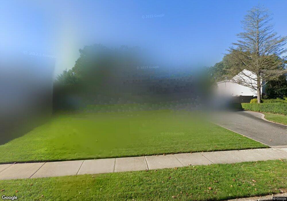 48 Wesleyan Rd, ComMacK, NY 11725 - photo 1