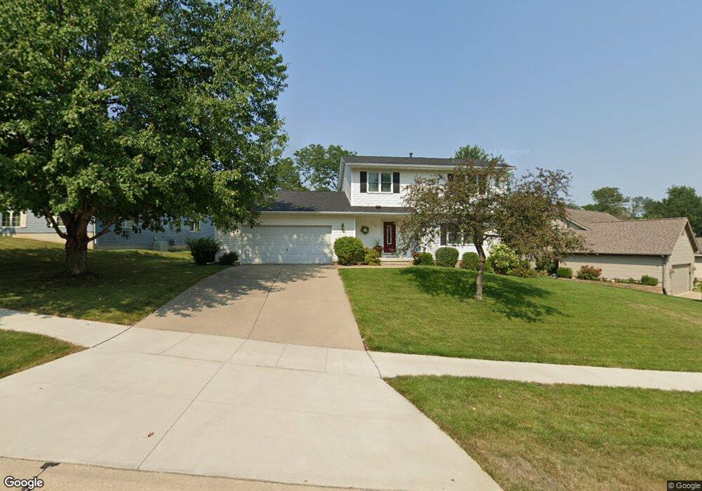 1612 Greenlefe Dr NW, Cedar Rapids, IA 52405 - photo 1