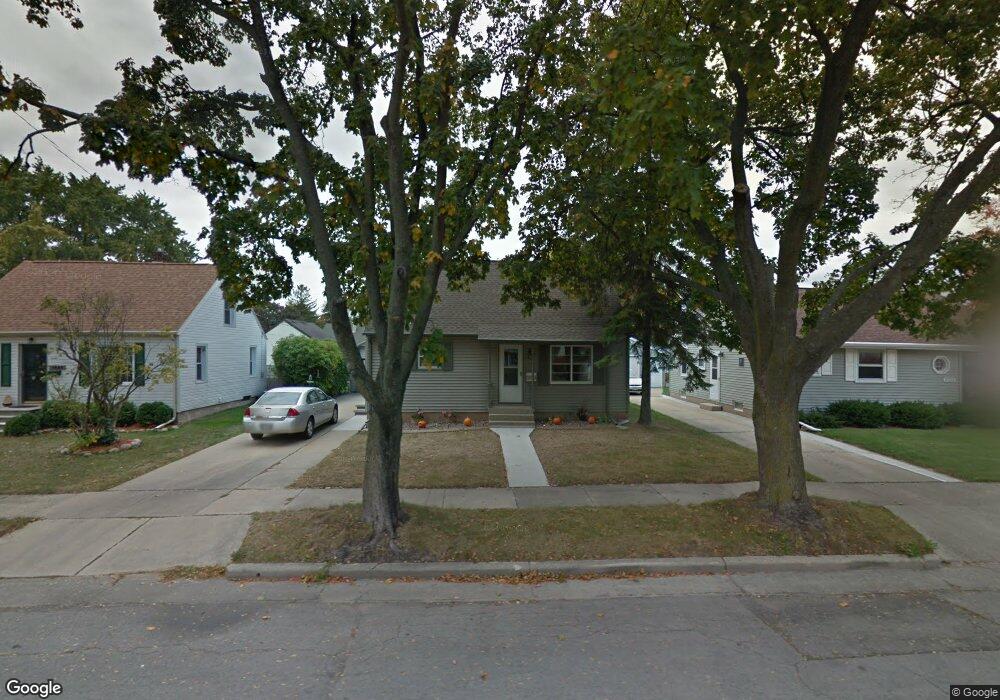 1725 S Sanders St, Appleton, WI 54915 - photo 1