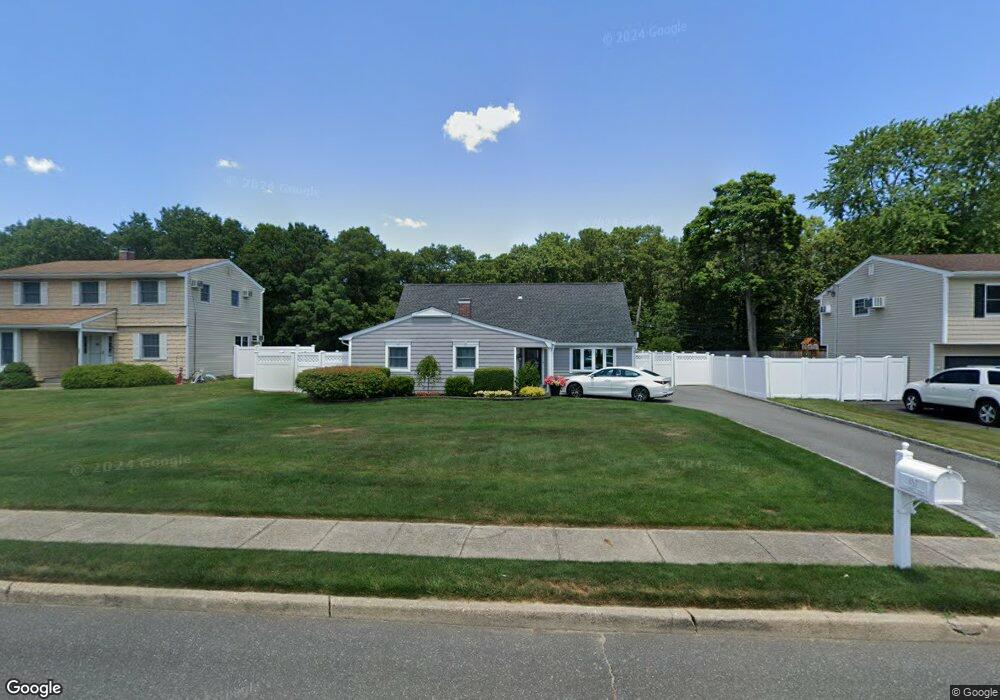 497 Greenbelt Pkwy, Holtsville, NY 11742 - photo 1