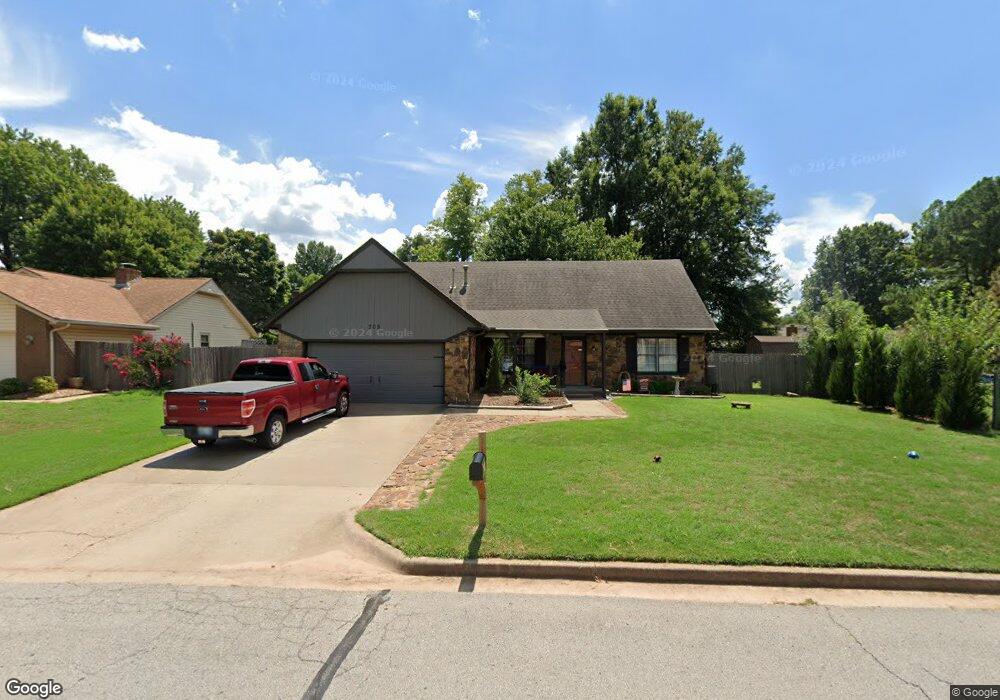 709 W Glenwood St, Broken Arrow, OK 74011 - photo 1