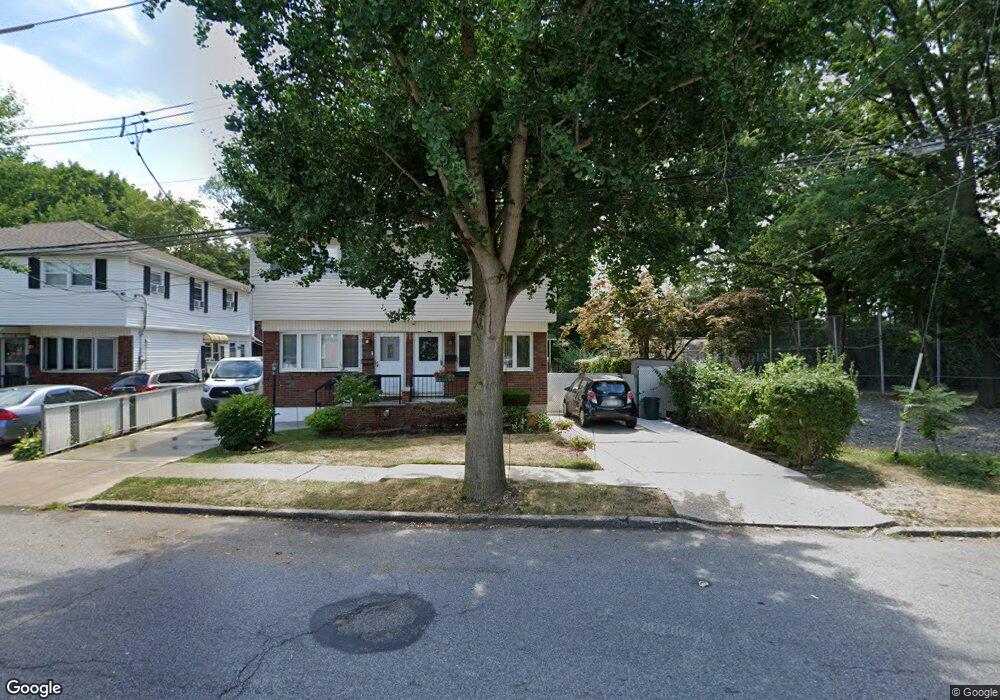 738 N Railroad Ave, Staten Island, NY 10304 - photo 1