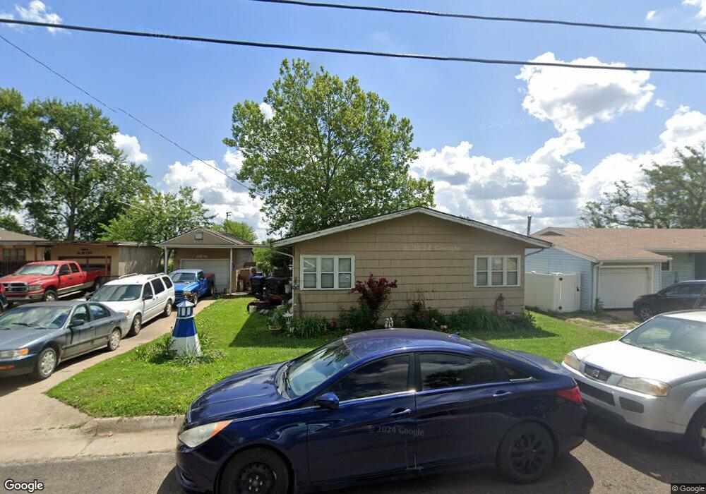 6818 SW Fieldwood Dr, Topeka, KS 66619 - photo 1