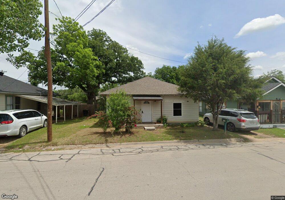 316 N Brazos Ave, Cleburne, TX 76031 - photo 1