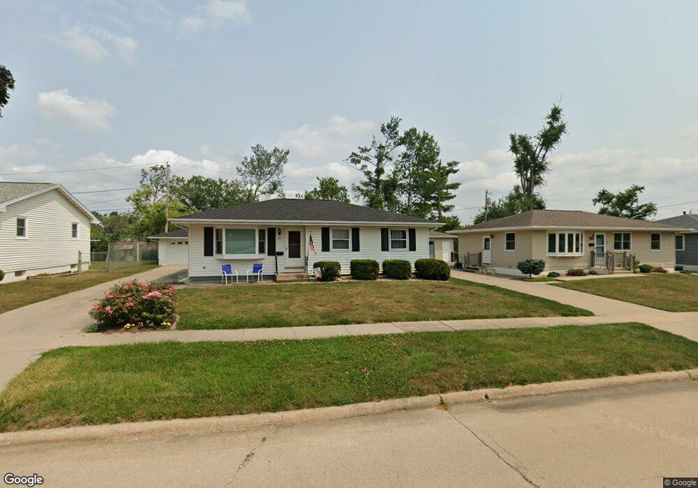 67 29th St NW, Cedar Rapids, IA 52405 - photo 1