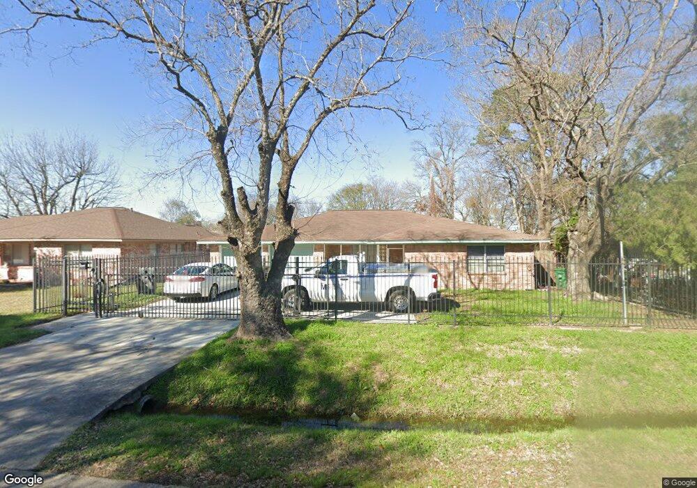 819 Hurley St, Houston, TX 77022 - photo 1