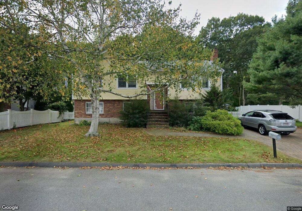 10 Sparhawk Cir, Stoneham, MA 02180 - photo 1