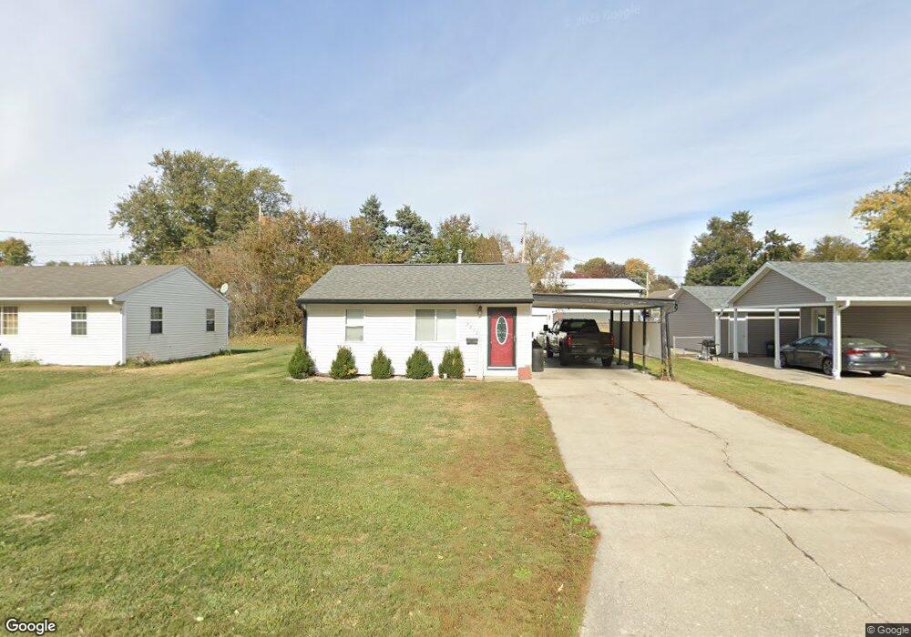 2212 S 8th Ave E, Newton, IA 50208 - photo 1