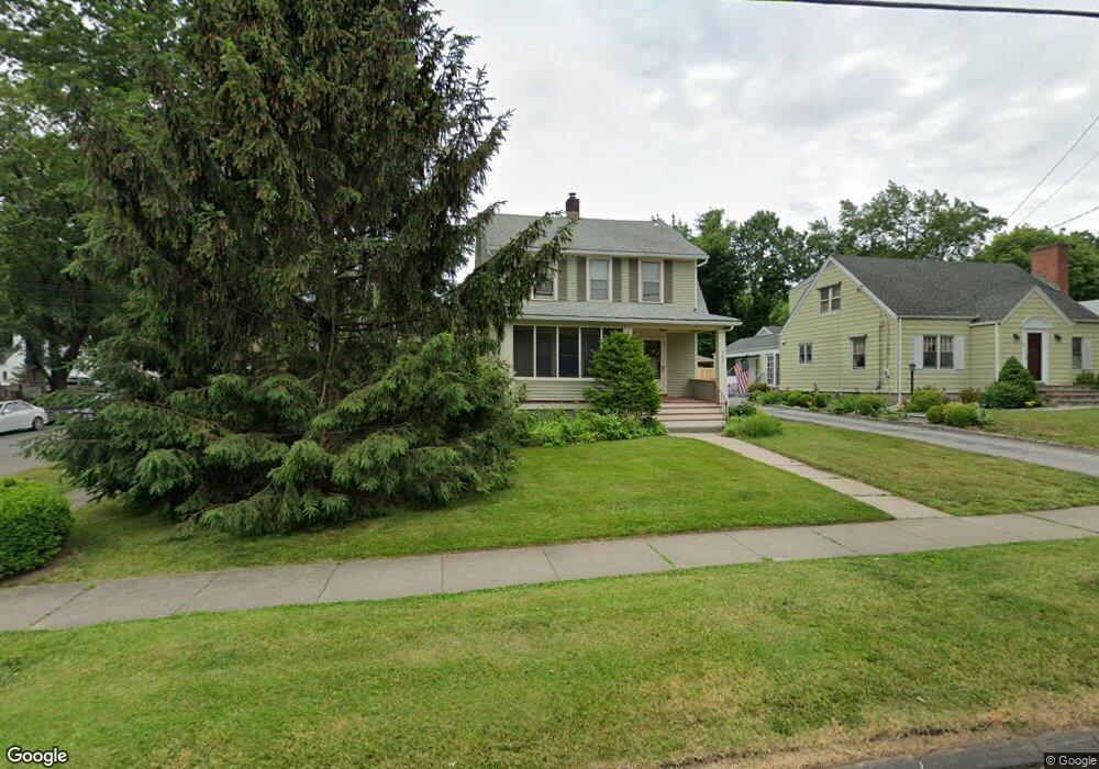 1637 Stratfield Rd, Fairfield, CT 06825 - photo 1