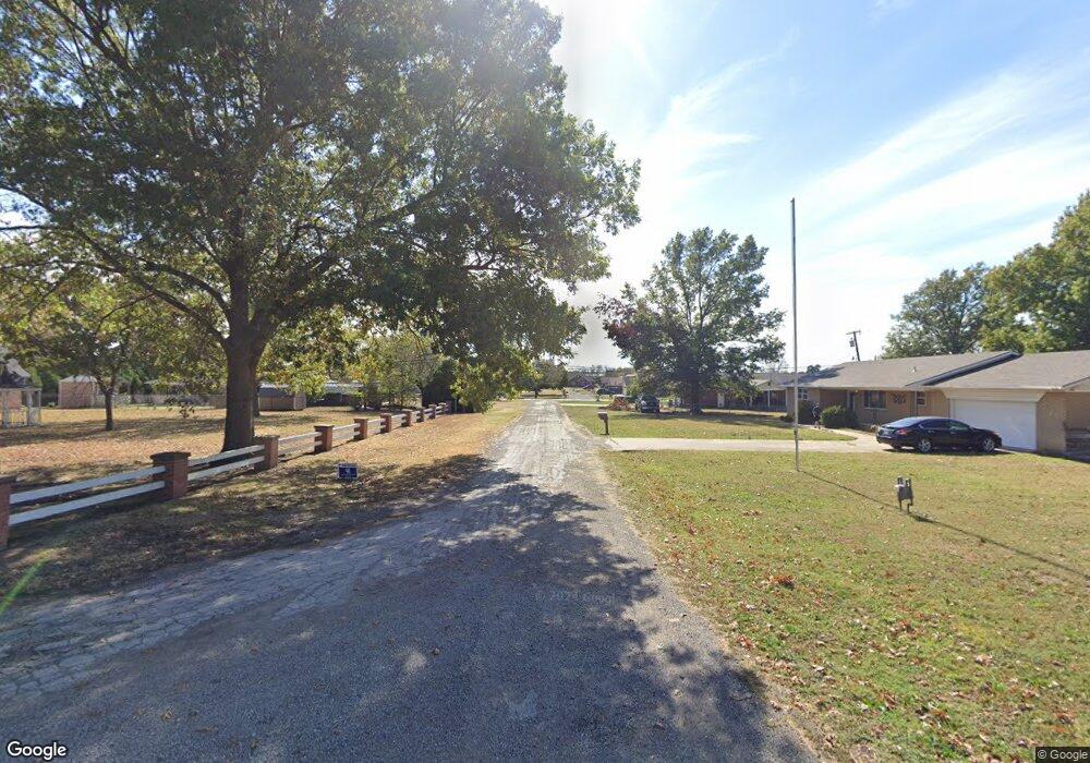 402 Newton Dr, Beggs, OK 74421 - photo 1