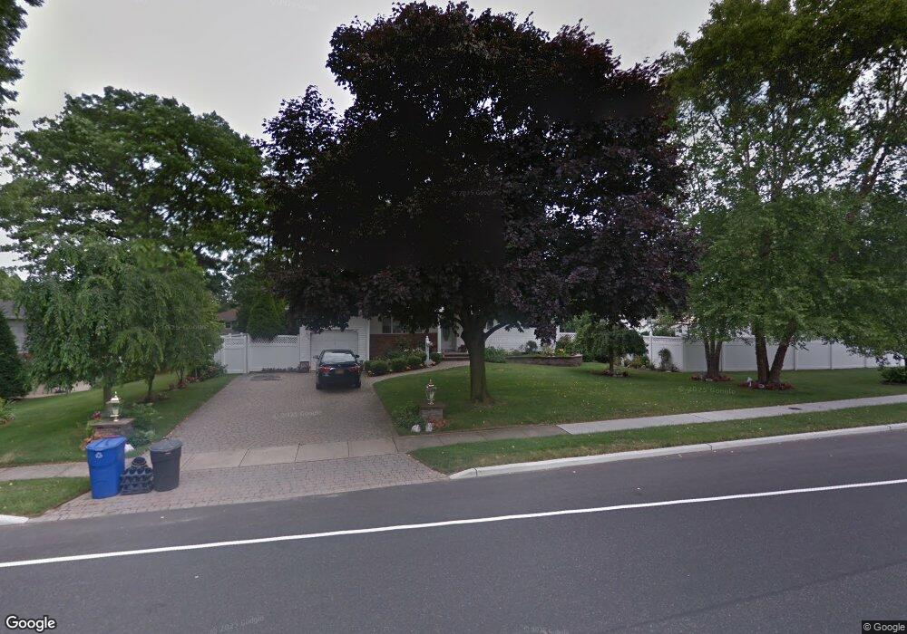 45 Kings Park Rd, ComMacK, NY 11725 - photo 1