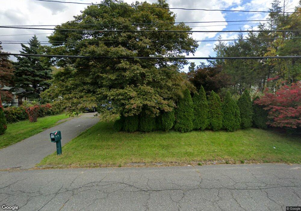 725 Oronoke Rd, Waterbury, CT 06708 - photo 1