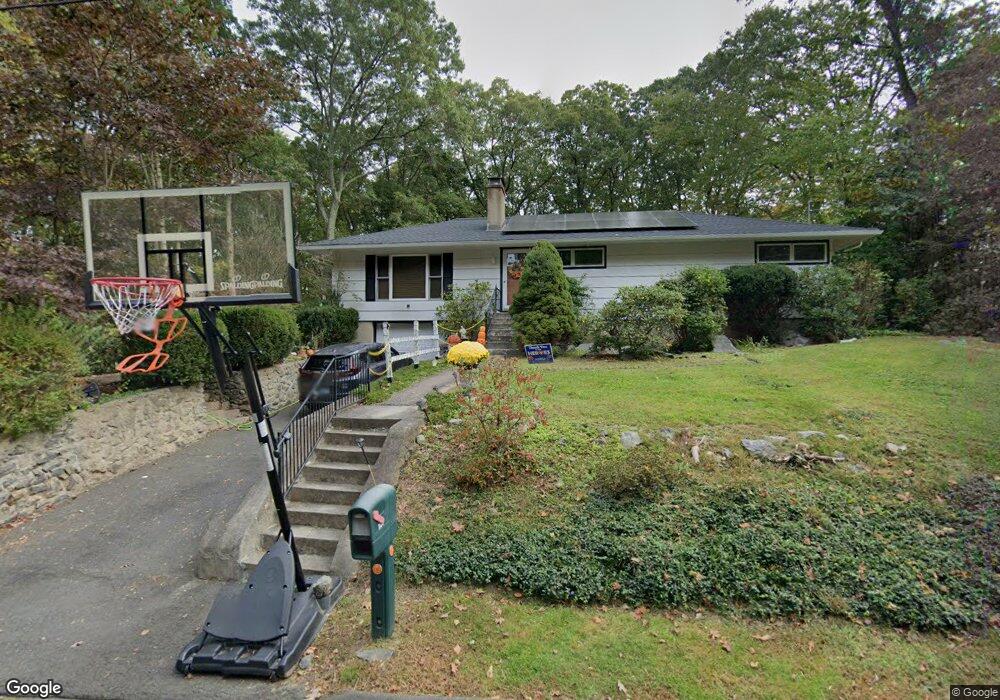 101 Maple Dr, Middlebury, CT 06762 - photo 1