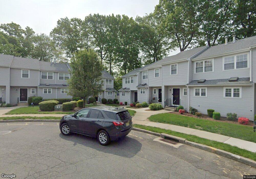 345 Red Oak Ln, Bridgeport, CT 06606 - photo 1