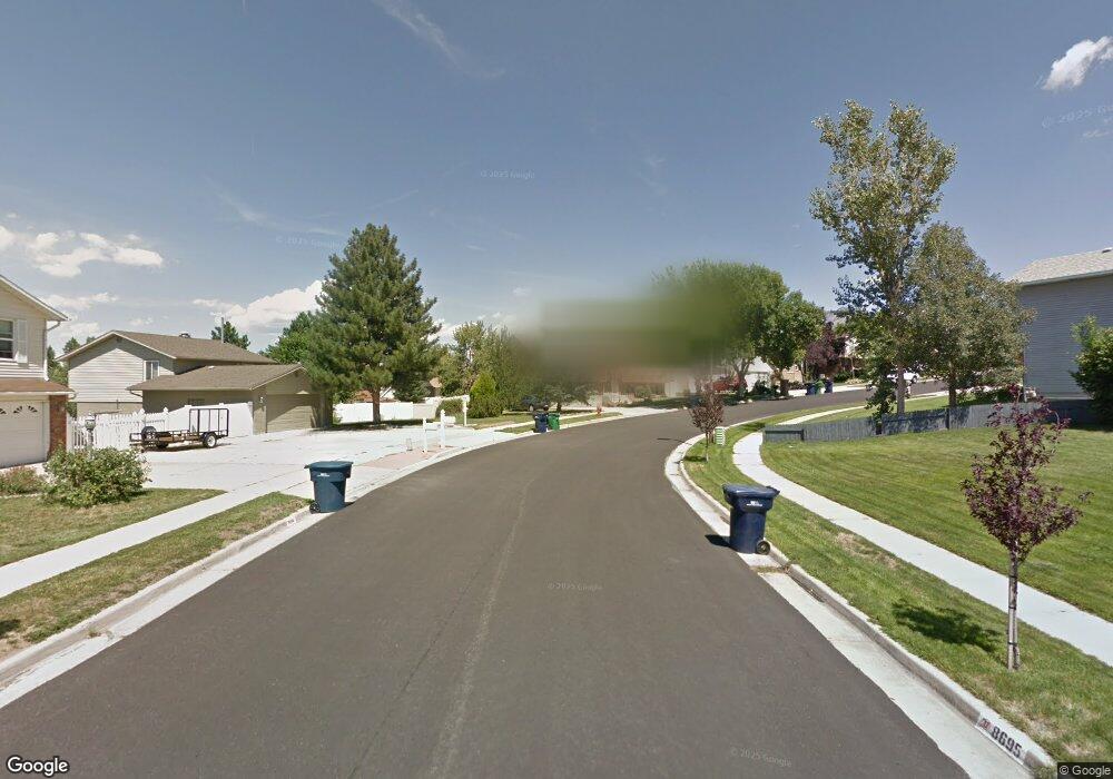 8666 S Pebble Hills Dr, Sandy, UT 84094 - photo 1