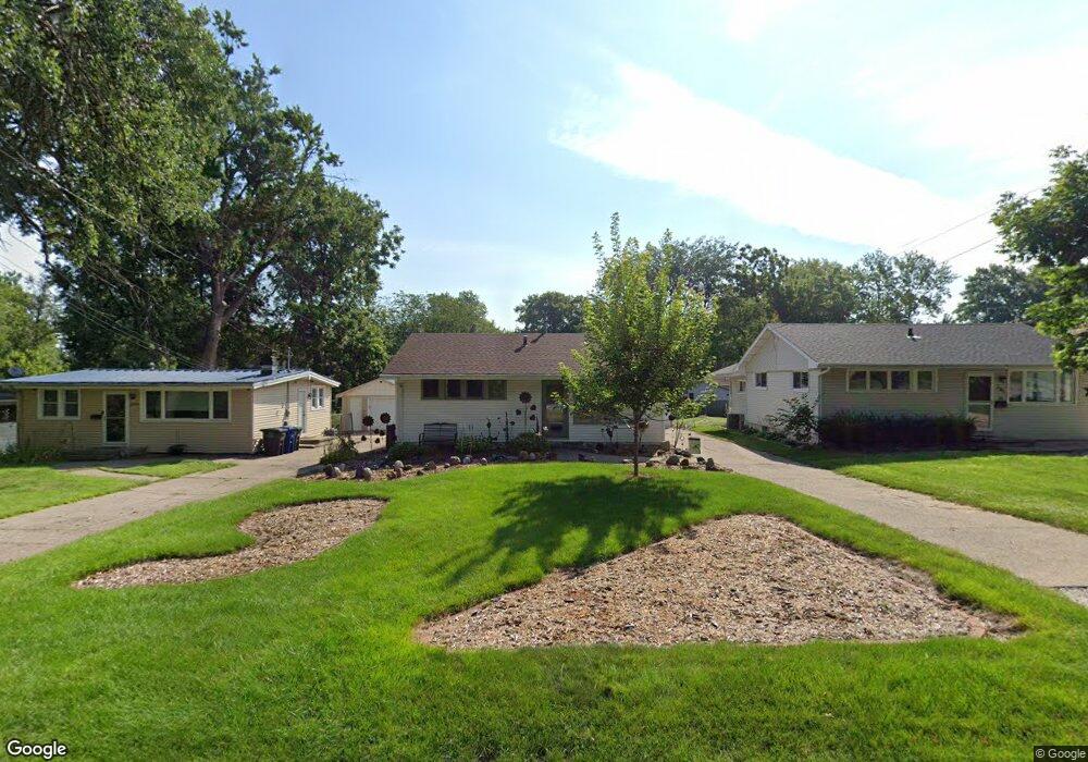 3913 43rd St, Des Moines, IA 50310 - photo 1
