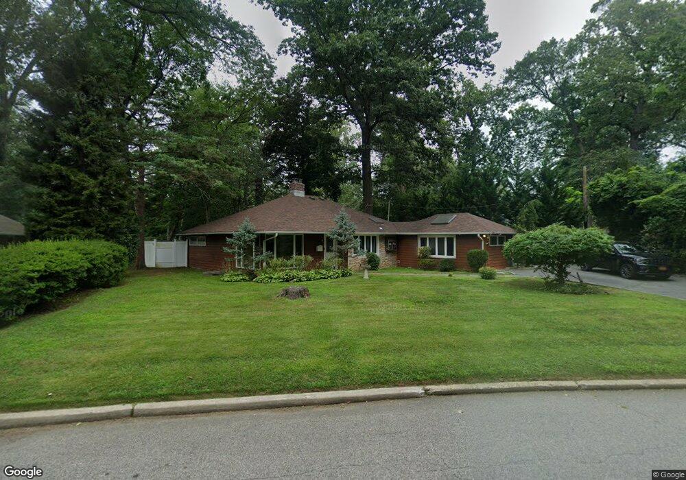 9 Appletree Ln, Glen Cove, NY 11542 - photo 1