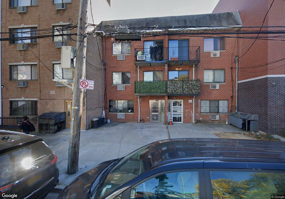 3205 Leavitt St, Flushing, NY 11354 - photo 1