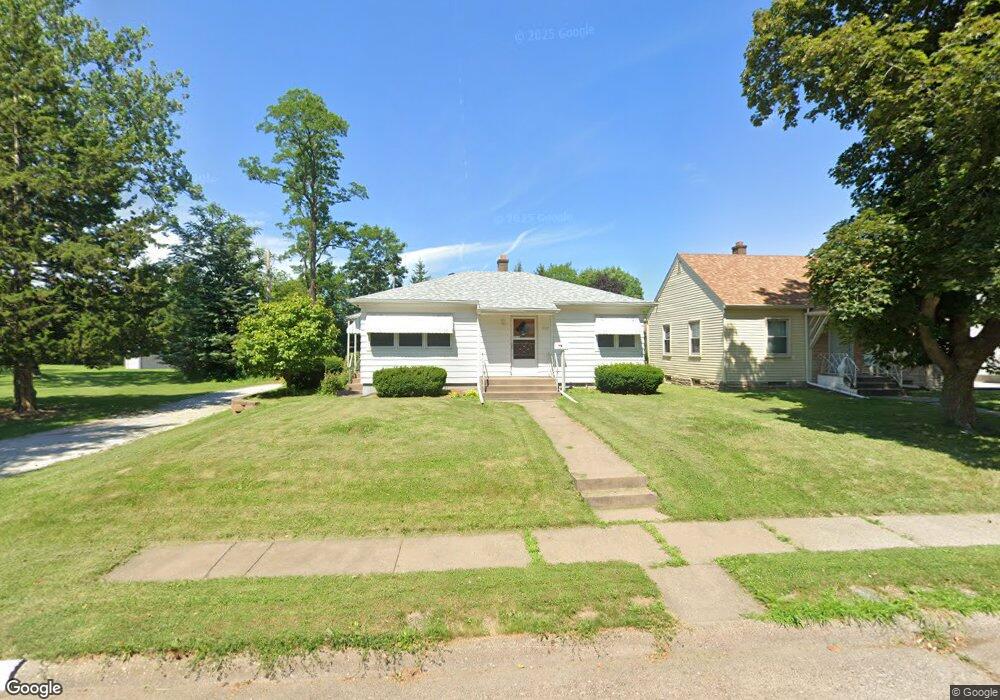1704 N Pine St, Davenport, IA 52804 - photo 1