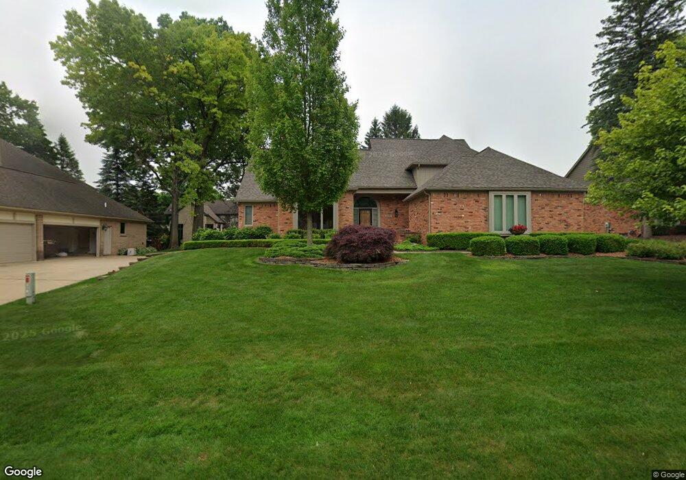 3259 Parkwood Dr, Rochester Hills, MI 48306 - photo 1