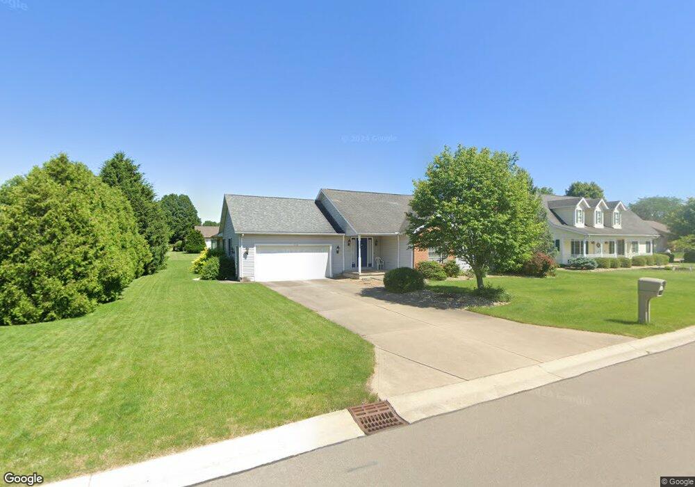 1114 Hillcrest Dr, Bucyrus, OH 44820 - photo 1