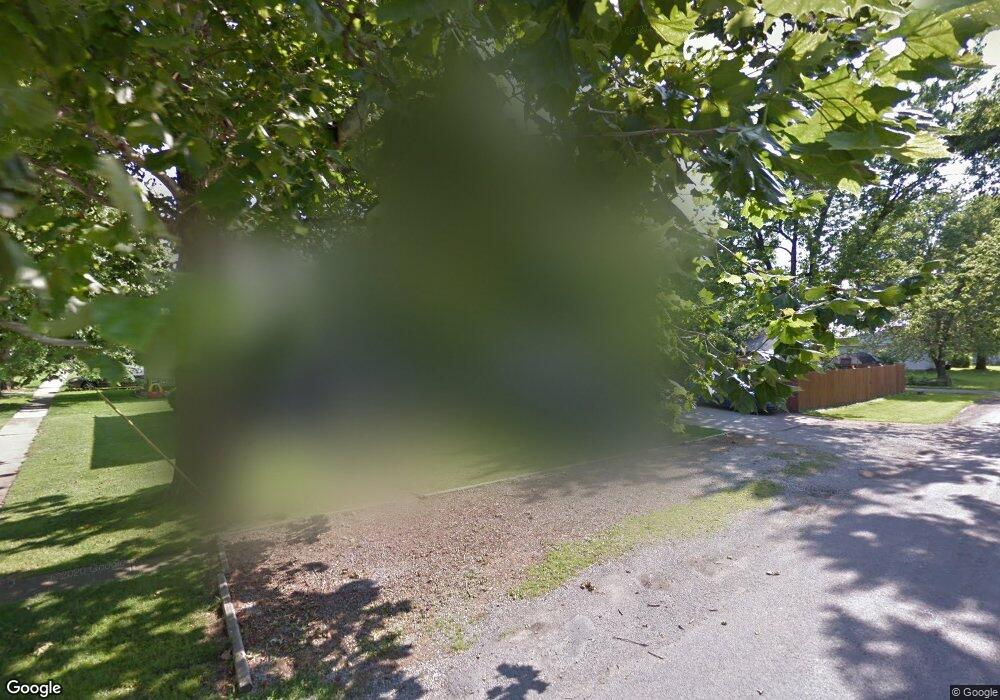 1121 N 10th St, Mattoon, IL 61938 - photo 1