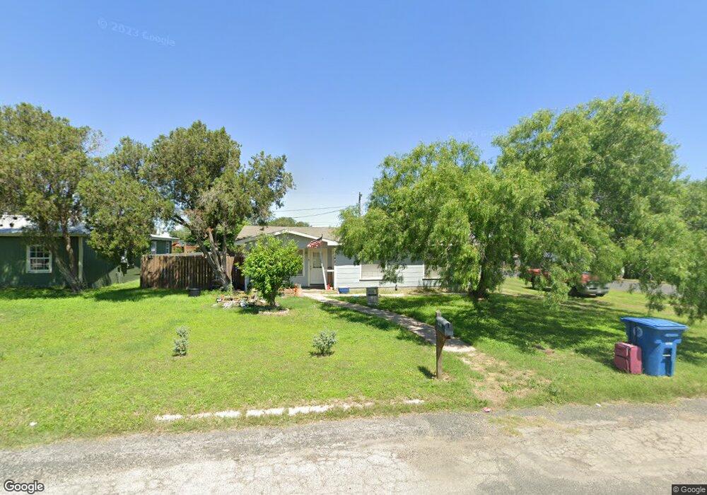 1421 E Corpus Christi St, Beeville, TX 78102 - photo 1