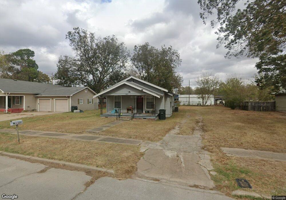 1221 W 5th St, Okmulgee, OK 74447 - photo 1