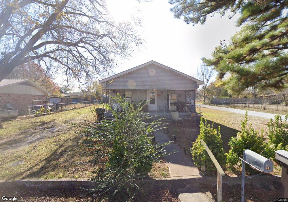611 W Jefferson St, Henryetta, OK 74437 - photo 1