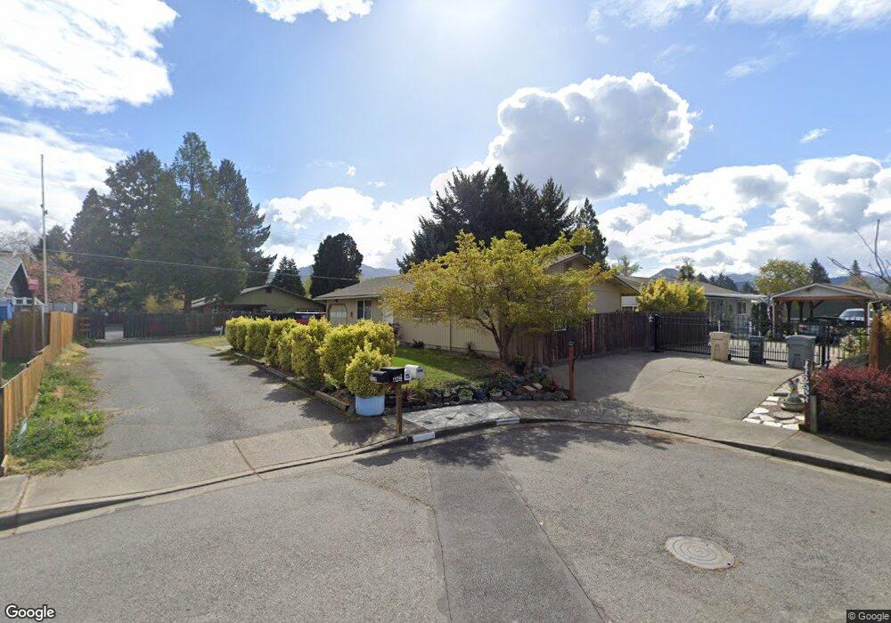 1129 1/2 SW Ballinger Dr, Grants Pass, OR 97526 - photo 1