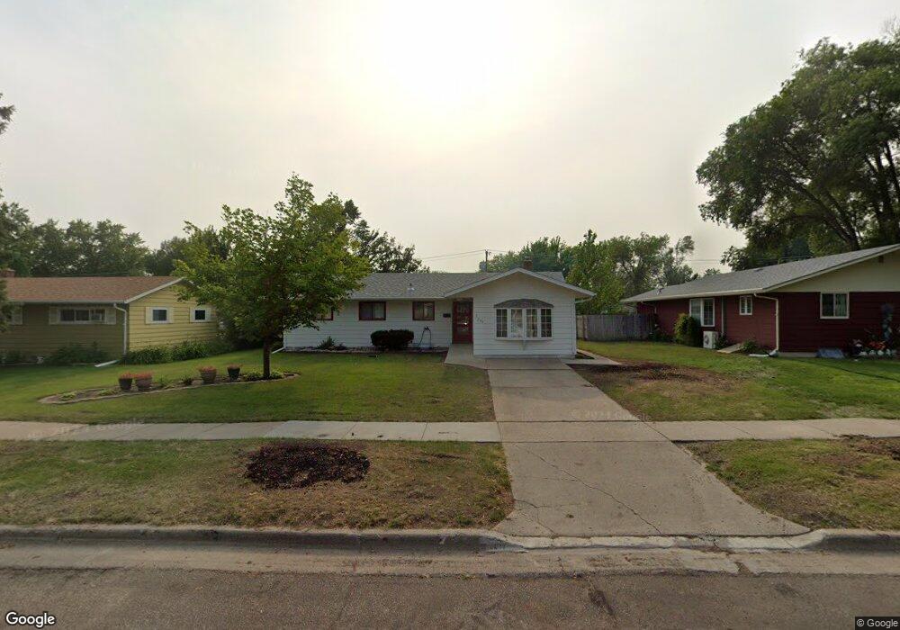 239 16th Ave NE, Jamestown, ND 58401 - photo 1