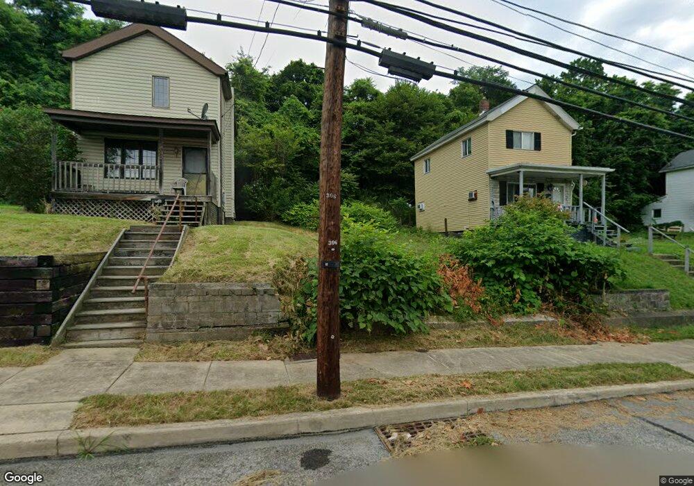 924 Wallace St, Vandergrift, PA 15690 - photo 1