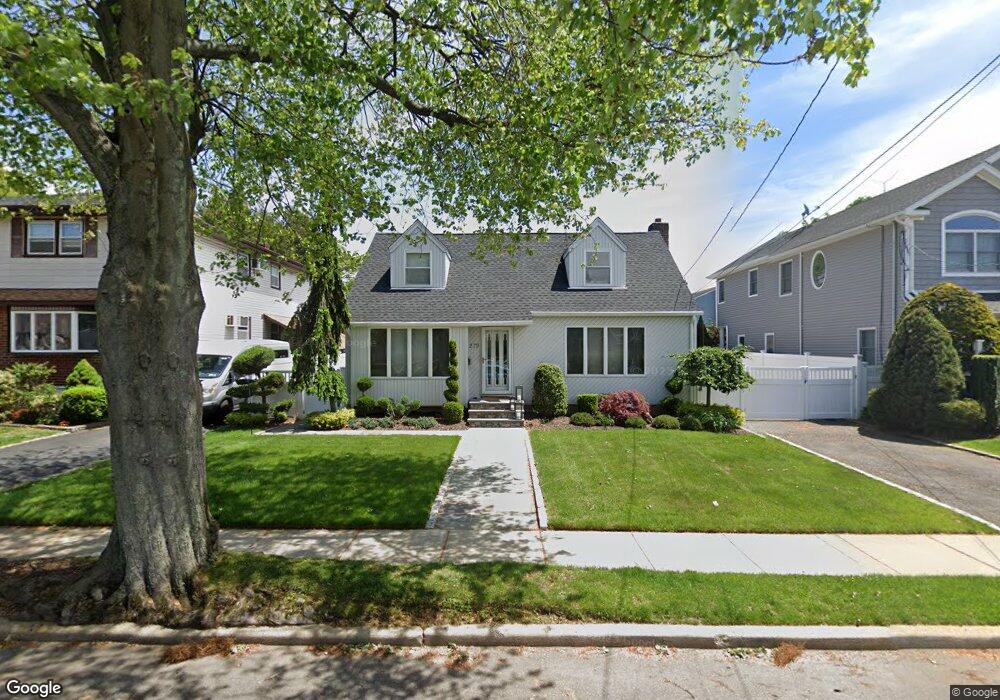 279 Commonwealth St, Franklin Square, NY 11010 - photo 1