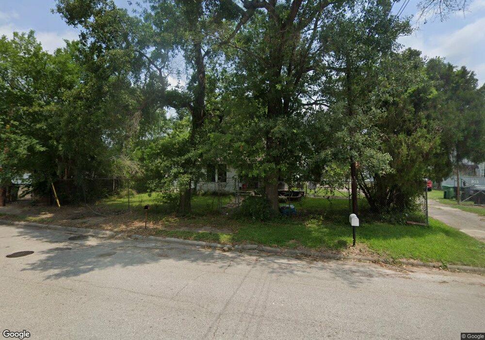 922 W Donovan St, Houston, TX 77091 - photo 1