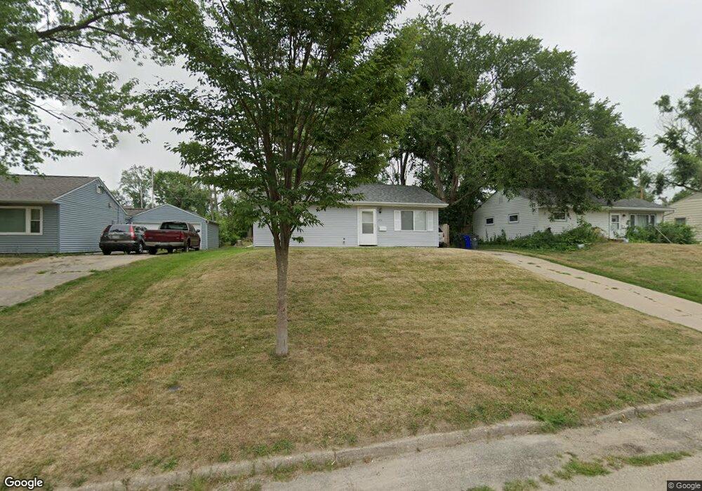 372 26th Ave SW, Cedar Rapids, IA 52404 - photo 1