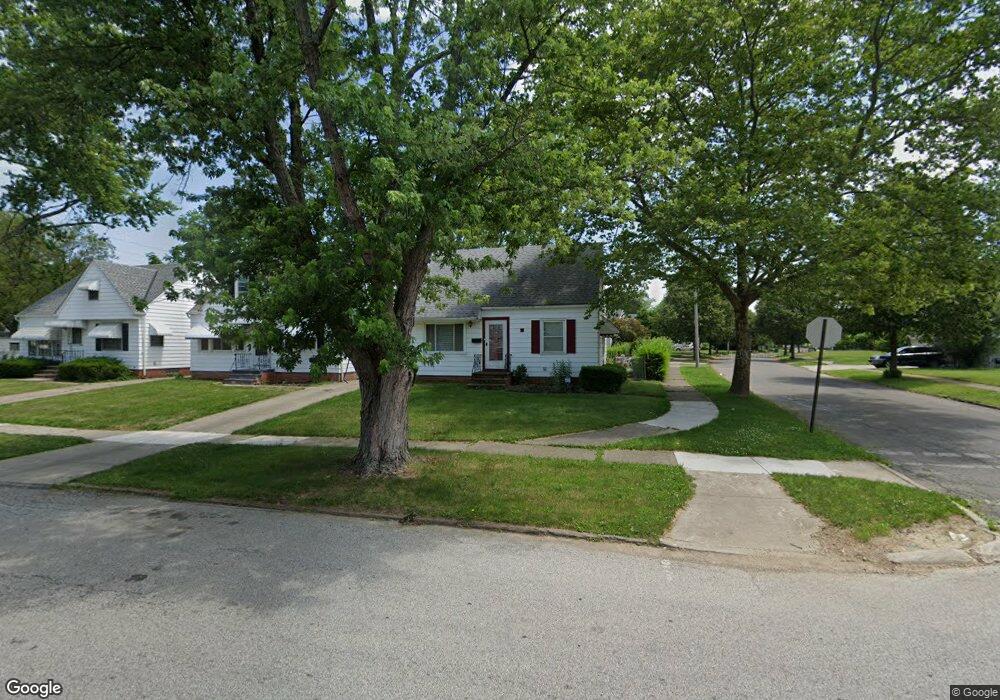 5457 Thomas St, Maple Heights, OH 44137 - photo 1