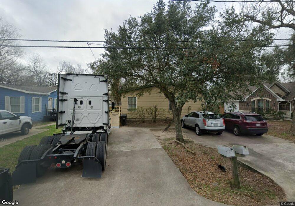 1045 Reverend b j Lewis Dr unit B, Houston, TX 77088 - photo 1