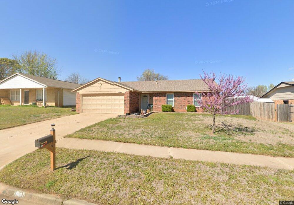 1637 NE 4th St, Moore, OK 73160 - photo 1