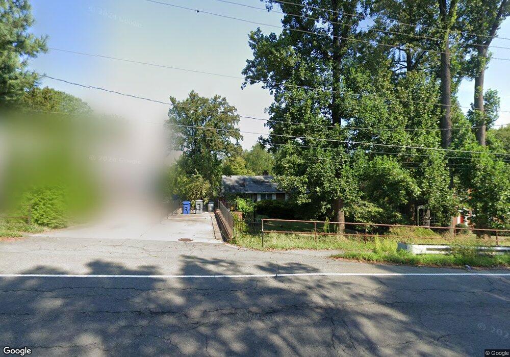 6902 Haycock Rd, Falls Church, VA 22043 - photo 1