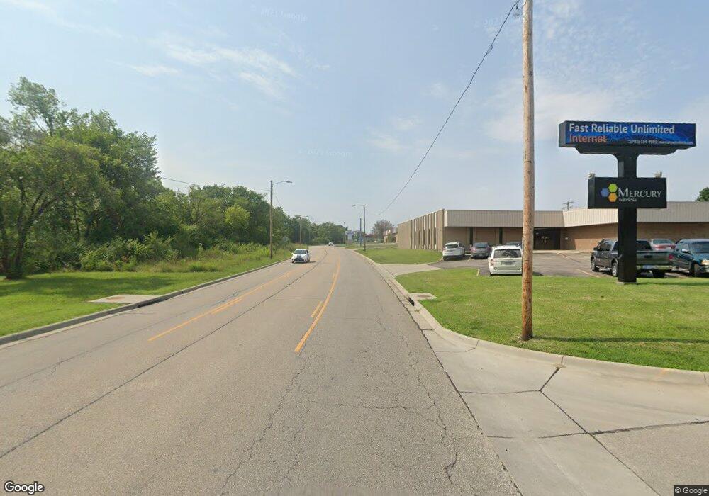 62 SW 33rd St, Topeka, KS 66611 - photo 1