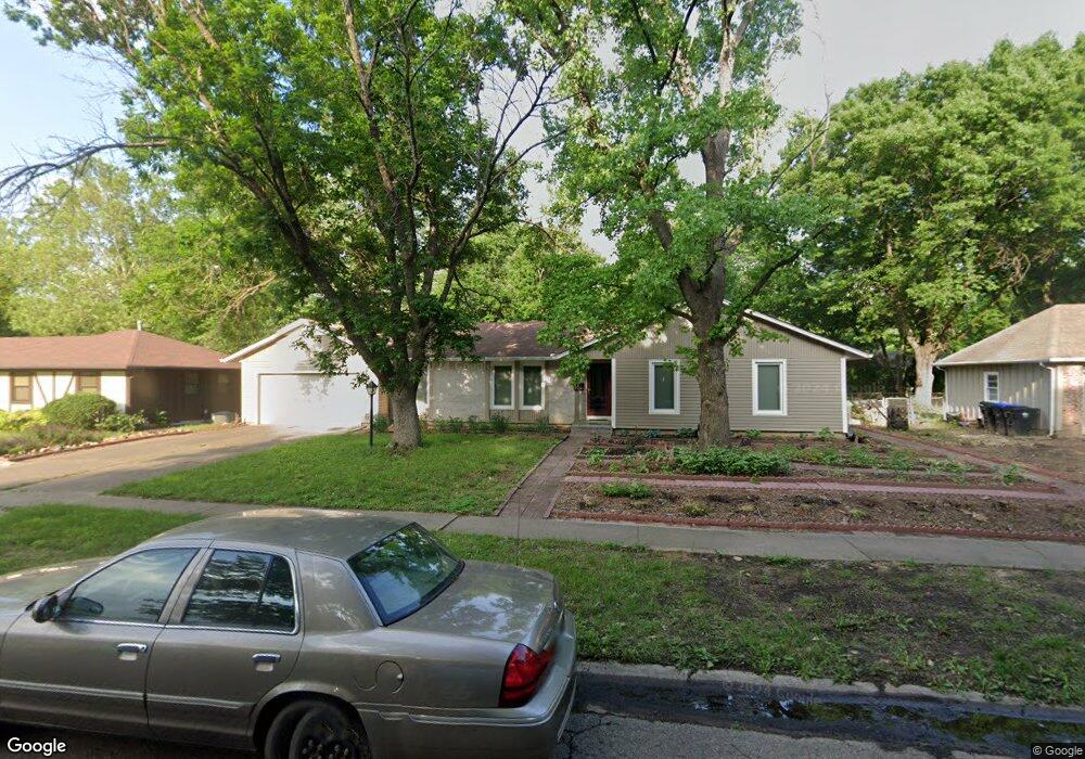 3416 SW Oak Pkwy, Topeka, KS 66614 - photo 1